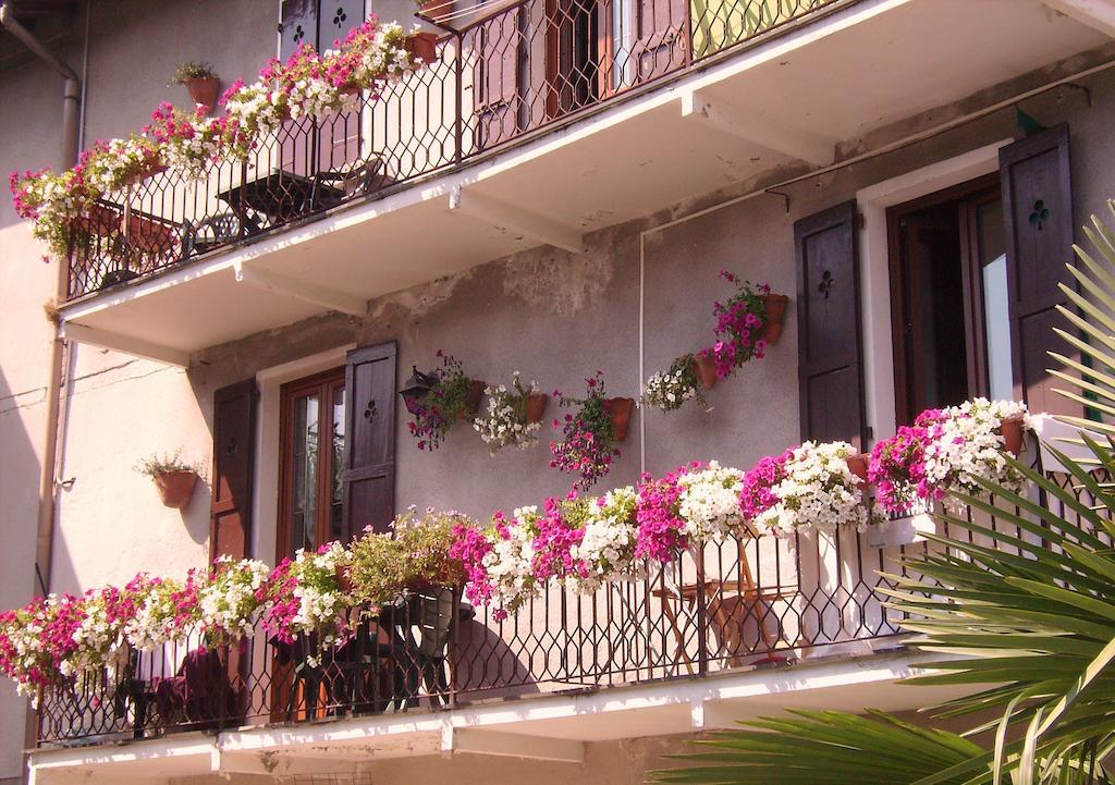 Charming Glicine And Azalea House Art And Colour With Lakeview Cadenabbia Pokoj fotografie