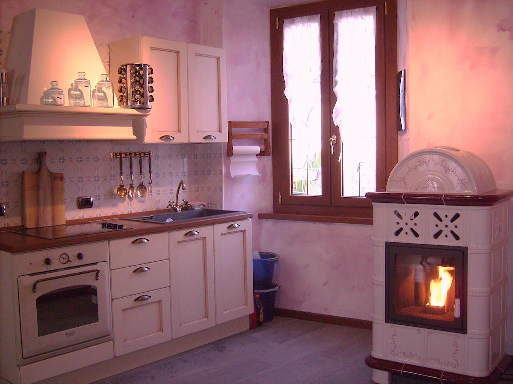 Charming Glicine And Azalea House Art And Colour With Lakeview Cadenabbia Pokoj fotografie